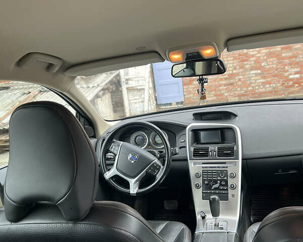 Вольво ХС60 2010 в Каменское - Днепродзержинск на Automoto.ua Серый Вольво ХС60, объемом двигателя 1.9 л и пробегом 218 тыс. км за 11900 $, фото 7 на Automoto.ua