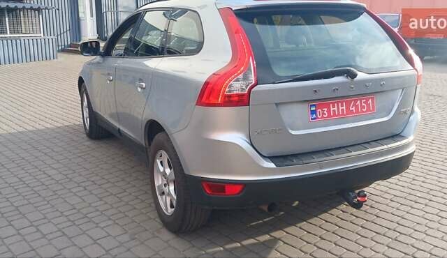 Серый Вольво ХС60, объемом двигателя 2 л и пробегом 282 тыс. км за 13700 $, фото 8 на Automoto.ua