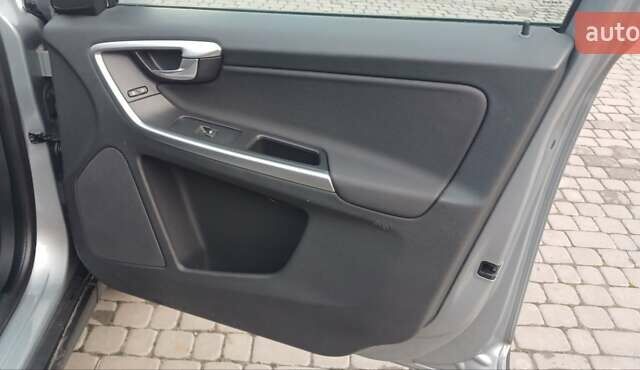 Серый Вольво ХС60, объемом двигателя 2 л и пробегом 282 тыс. км за 13500 $, фото 16 на Automoto.ua