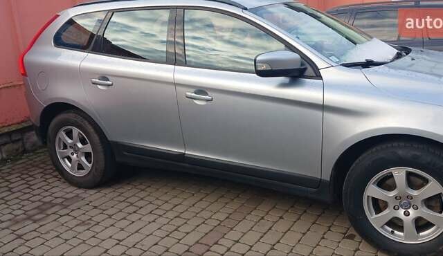 Серый Вольво ХС60, объемом двигателя 2 л и пробегом 282 тыс. км за 13500 $, фото 4 на Automoto.ua