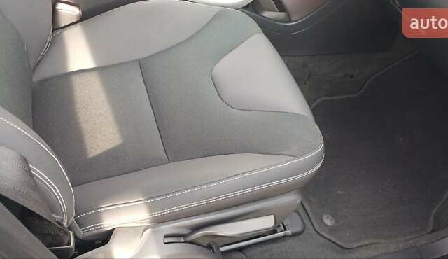 Серый Вольво ХС60, объемом двигателя 2 л и пробегом 282 тыс. км за 13700 $, фото 10 на Automoto.ua