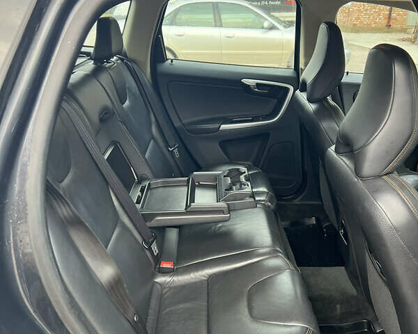 Вольво ХС60 2010 в Каменское - Днепродзержинск на Automoto.ua Серый Вольво ХС60, объемом двигателя 1.9 л и пробегом 218 тыс. км за 11900 $, фото 6 на Automoto.ua