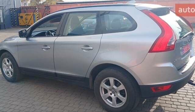 Серый Вольво ХС60, объемом двигателя 2 л и пробегом 282 тыс. км за 13700 $, фото 6 на Automoto.ua