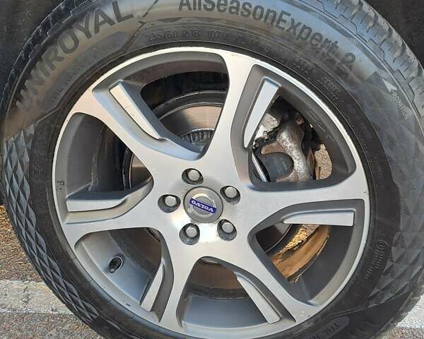Серый Вольво ХС60, объемом двигателя 2.4 л и пробегом 273 тыс. км за 15600 $, фото 14 на Automoto.ua
