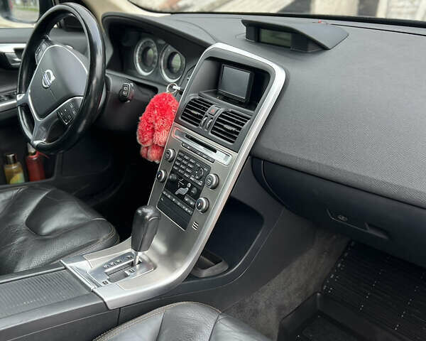 Вольво ХС60 2010 в Каменское - Днепродзержинск на Automoto.ua Серый Вольво ХС60, объемом двигателя 1.9 л и пробегом 218 тыс. км за 11900 $, фото 9 на Automoto.ua