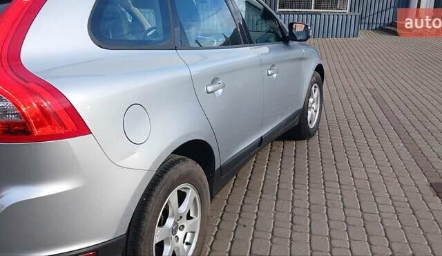 Серый Вольво ХС60, объемом двигателя 2 л и пробегом 282 тыс. км за 13700 $, фото 4 на Automoto.ua