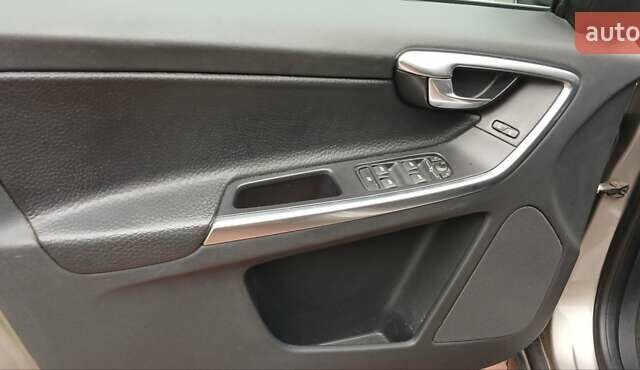 Серый Вольво ХС60, объемом двигателя 2.4 л и пробегом 285 тыс. км за 14950 $, фото 31 на Automoto.ua