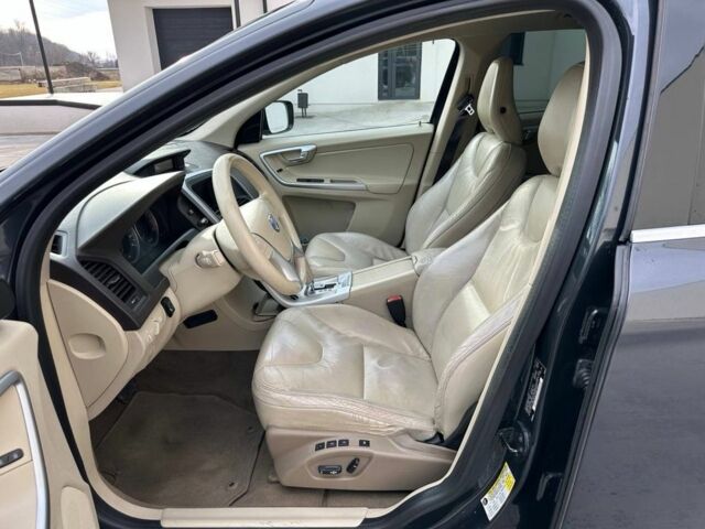 Вольво ХС60 2011 в Луцке на Automoto.ua Серый Вольво ХС60, объемом двигателя 3.2 л и пробегом 370 тыс. км за 10500 $, фото 6 на Automoto.ua