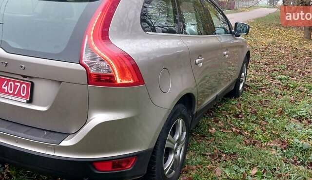 Серый Вольво ХС60, объемом двигателя 2.4 л и пробегом 285 тыс. км за 15300 $, фото 1 на Automoto.ua