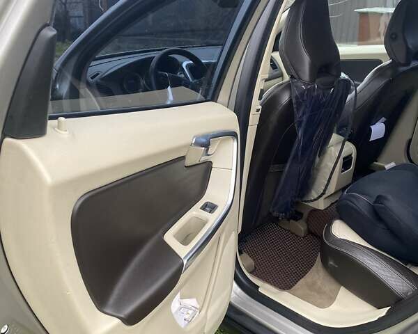 Серый Вольво ХС60, объемом двигателя 2.95 л и пробегом 243 тыс. км за 15000 $, фото 11 на Automoto.ua