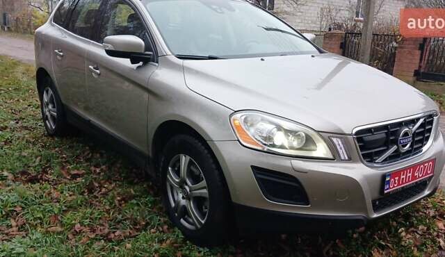 Серый Вольво ХС60, объемом двигателя 2.4 л и пробегом 285 тыс. км за 15300 $, фото 2 на Automoto.ua