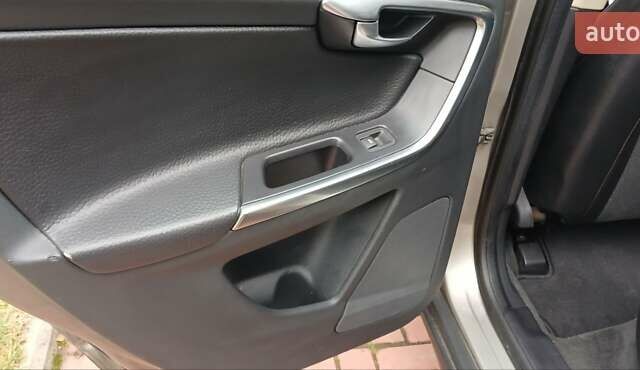 Серый Вольво ХС60, объемом двигателя 2.4 л и пробегом 285 тыс. км за 14950 $, фото 29 на Automoto.ua