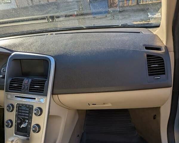 Серый Вольво ХС60, объемом двигателя 2 л и пробегом 300 тыс. км за 11500 $, фото 10 на Automoto.ua