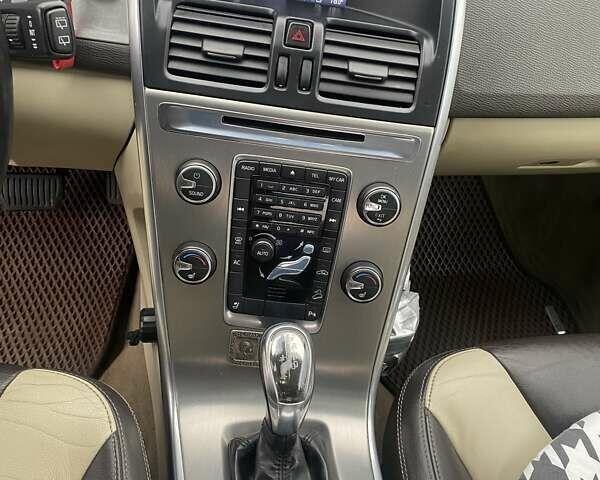 Серый Вольво ХС60, объемом двигателя 2.95 л и пробегом 243 тыс. км за 15000 $, фото 12 на Automoto.ua