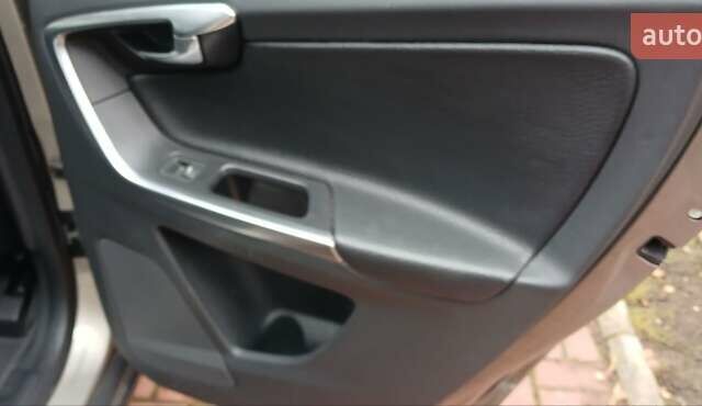 Серый Вольво ХС60, объемом двигателя 2.4 л и пробегом 285 тыс. км за 15300 $, фото 17 на Automoto.ua