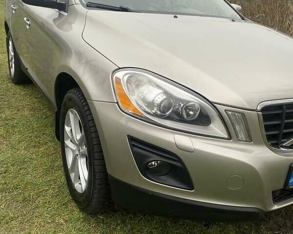 Серый Вольво ХС60, объемом двигателя 2.95 л и пробегом 243 тыс. км за 15000 $, фото 8 на Automoto.ua