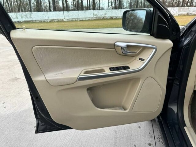 Вольво ХС60 2011 в Луцке на Automoto.ua Серый Вольво ХС60, объемом двигателя 3.2 л и пробегом 370 тыс. км за 10500 $, фото 7 на Automoto.ua