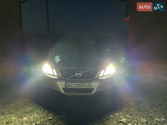 Серый Вольво ХС60, объемом двигателя 2.4 л и пробегом 417 тыс. км за 15500 $, фото 1 на Automoto.ua