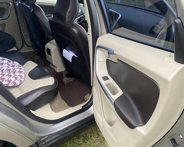 Серый Вольво ХС60, объемом двигателя 2.95 л и пробегом 243 тыс. км за 15000 $, фото 22 на Automoto.ua