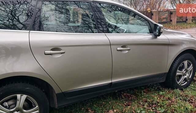 Серый Вольво ХС60, объемом двигателя 2.4 л и пробегом 285 тыс. км за 15300 $, фото 3 на Automoto.ua