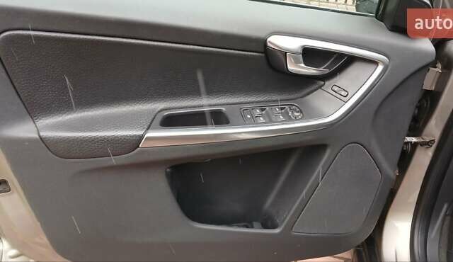 Серый Вольво ХС60, объемом двигателя 2.4 л и пробегом 285 тыс. км за 14900 $, фото 21 на Automoto.ua