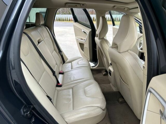 Вольво ХС60 2011 в Луцке на Automoto.ua Серый Вольво ХС60, объемом двигателя 3.2 л и пробегом 370 тыс. км за 10500 $, фото 11 на Automoto.ua