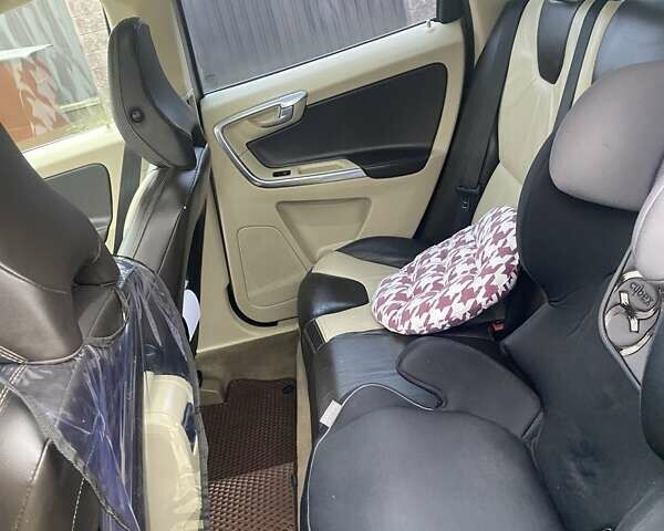 Серый Вольво ХС60, объемом двигателя 2.95 л и пробегом 243 тыс. км за 15000 $, фото 14 на Automoto.ua