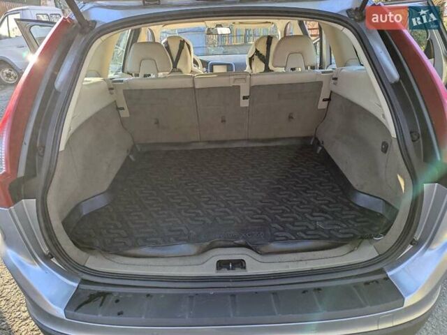 Серый Вольво ХС60, объемом двигателя 2 л и пробегом 300 тыс. км за 11500 $, фото 13 на Automoto.ua