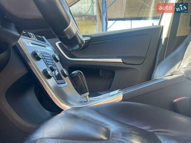 Серый Вольво ХС60, объемом двигателя 2.4 л и пробегом 310 тыс. км за 13500 $, фото 11 на Automoto.ua