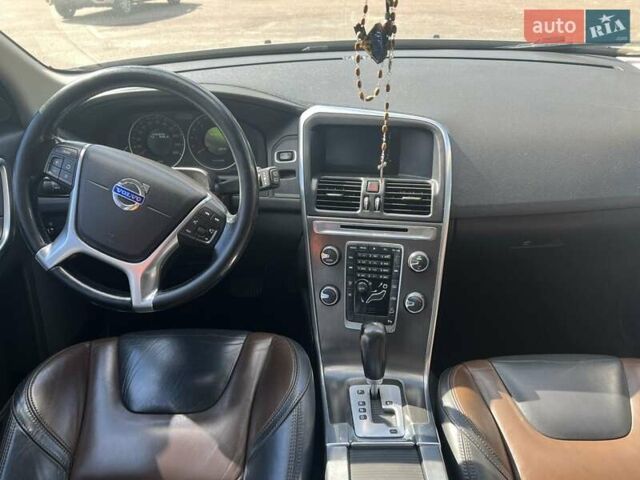 Серый Вольво ХС60, объемом двигателя 2.4 л и пробегом 336 тыс. км за 14500 $, фото 6 на Automoto.ua