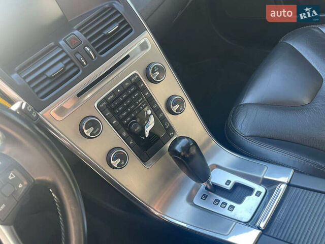 Серый Вольво ХС60, объемом двигателя 2.4 л и пробегом 310 тыс. км за 13500 $, фото 19 на Automoto.ua