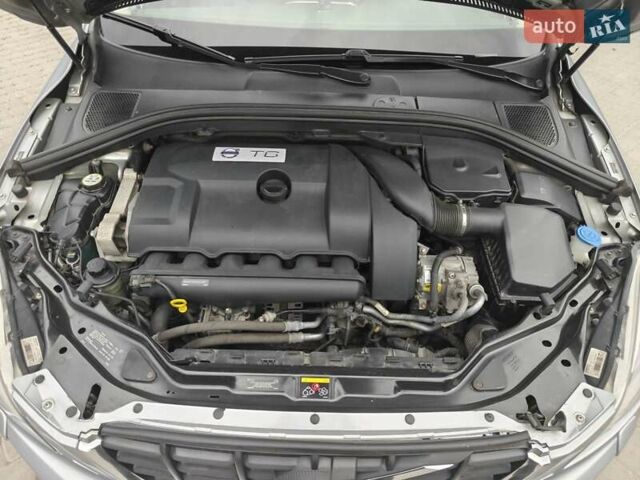 Сірий Вольво ХС60, об'ємом двигуна 2.95 л та пробігом 157 тис. км за 13500 $, фото 8 на Automoto.ua