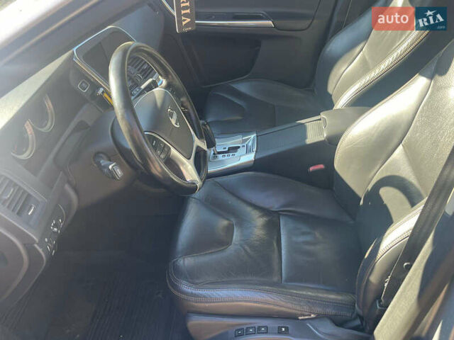 Серый Вольво ХС60, объемом двигателя 2.4 л и пробегом 310 тыс. км за 13500 $, фото 2 на Automoto.ua