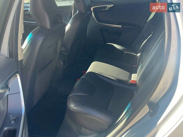 Серый Вольво ХС60, объемом двигателя 2.4 л и пробегом 310 тыс. км за 13500 $, фото 6 на Automoto.ua