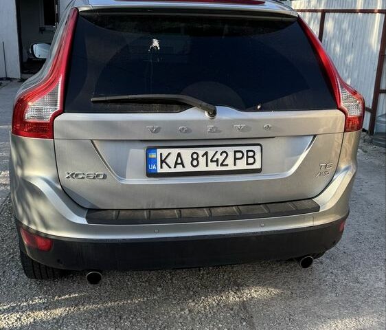 Сірий Вольво ХС60, об'ємом двигуна 3 л та пробігом 250 тис. км за 12500 $, фото 1 на Automoto.ua
