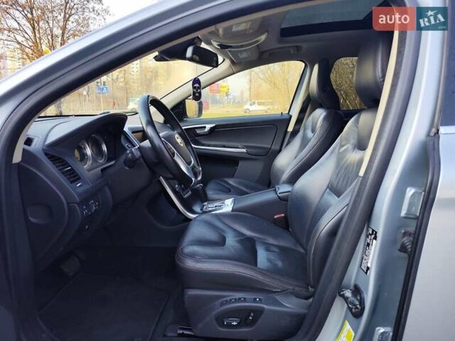 Серый Вольво ХС60, объемом двигателя 3 л и пробегом 241 тыс. км за 11900 $, фото 9 на Automoto.ua