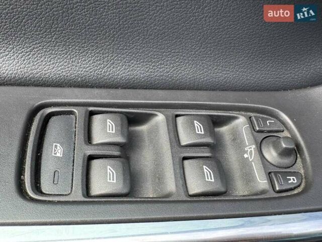 Сірий Вольво ХС60, об'ємом двигуна 2.95 л та пробігом 157 тис. км за 14990 $, фото 16 на Automoto.ua