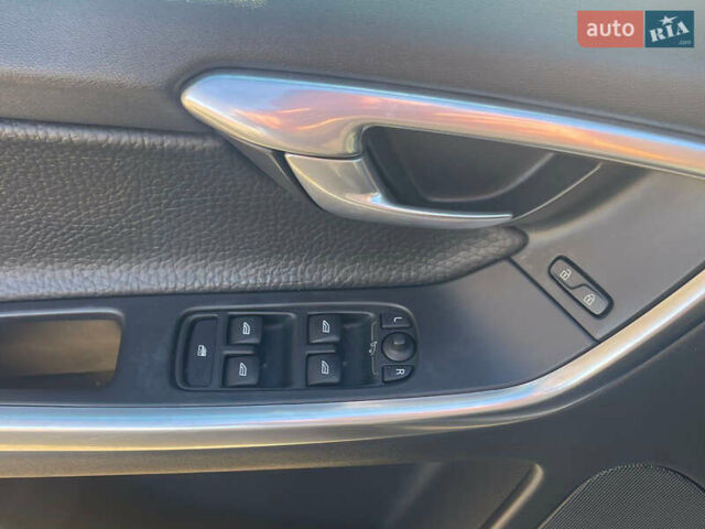 Серый Вольво ХС60, объемом двигателя 2.4 л и пробегом 310 тыс. км за 13500 $, фото 17 на Automoto.ua