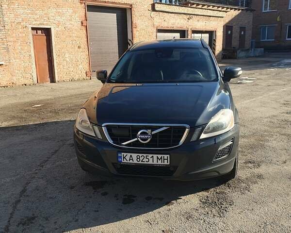 Серый Вольво ХС60, объемом двигателя 2.4 л и пробегом 212 тыс. км за 15600 $, фото 1 на Automoto.ua