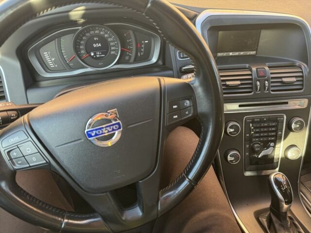 Серый Вольво ХС60, объемом двигателя 1.5 л и пробегом 169 тыс. км за 19000 $, фото 2 на Automoto.ua