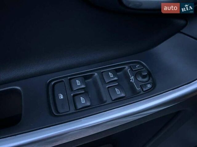 Серый Вольво ХС60, объемом двигателя 2.4 л и пробегом 264 тыс. км за 22290 $, фото 14 на Automoto.ua