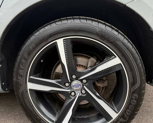 Серый Вольво ХС60, объемом двигателя 2.4 л и пробегом 264 тыс. км за 22000 $, фото 16 на Automoto.ua