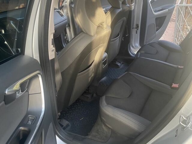 Сірий Вольво ХС60, об'ємом двигуна 2.5 л та пробігом 270 тис. км за 17409 $, фото 7 на Automoto.ua