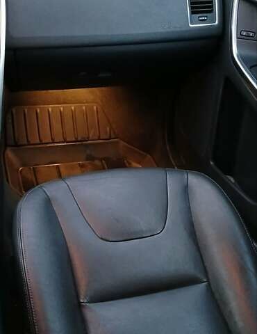 Сірий Вольво ХС60, об'ємом двигуна 2 л та пробігом 244 тис. км за 14200 $, фото 20 на Automoto.ua