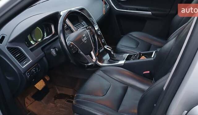 Сірий Вольво ХС60, об'ємом двигуна 2 л та пробігом 244 тис. км за 14200 $, фото 13 на Automoto.ua