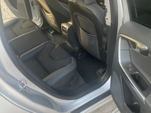 Сірий Вольво ХС60, об'ємом двигуна 2.5 л та пробігом 270 тис. км за 17409 $, фото 6 на Automoto.ua