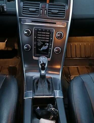 Сірий Вольво ХС60, об'ємом двигуна 2 л та пробігом 244 тис. км за 14200 $, фото 15 на Automoto.ua