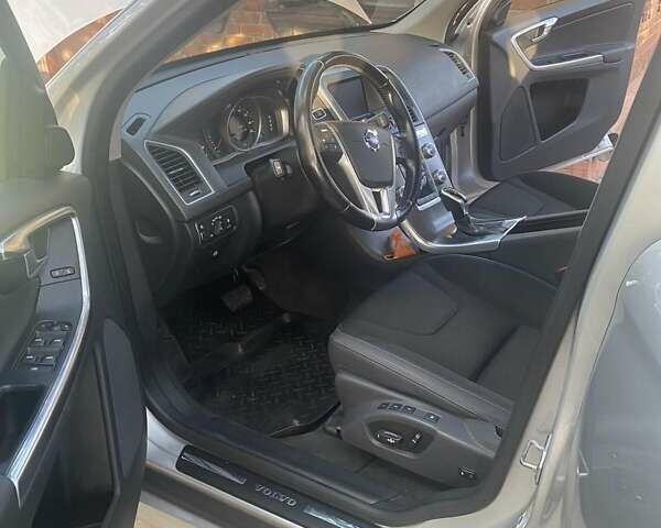 Серый Вольво ХС60, объемом двигателя 2.5 л и пробегом 184 тыс. км за 16500 $, фото 1 на Automoto.ua