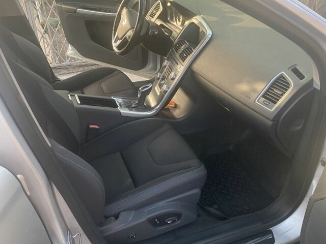 Сірий Вольво ХС60, об'ємом двигуна 2.5 л та пробігом 270 тис. км за 17409 $, фото 5 на Automoto.ua