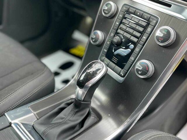 Серый Вольво ХС60, объемом двигателя 2.5 л и пробегом 258 тыс. км за 15999 $, фото 14 на Automoto.ua